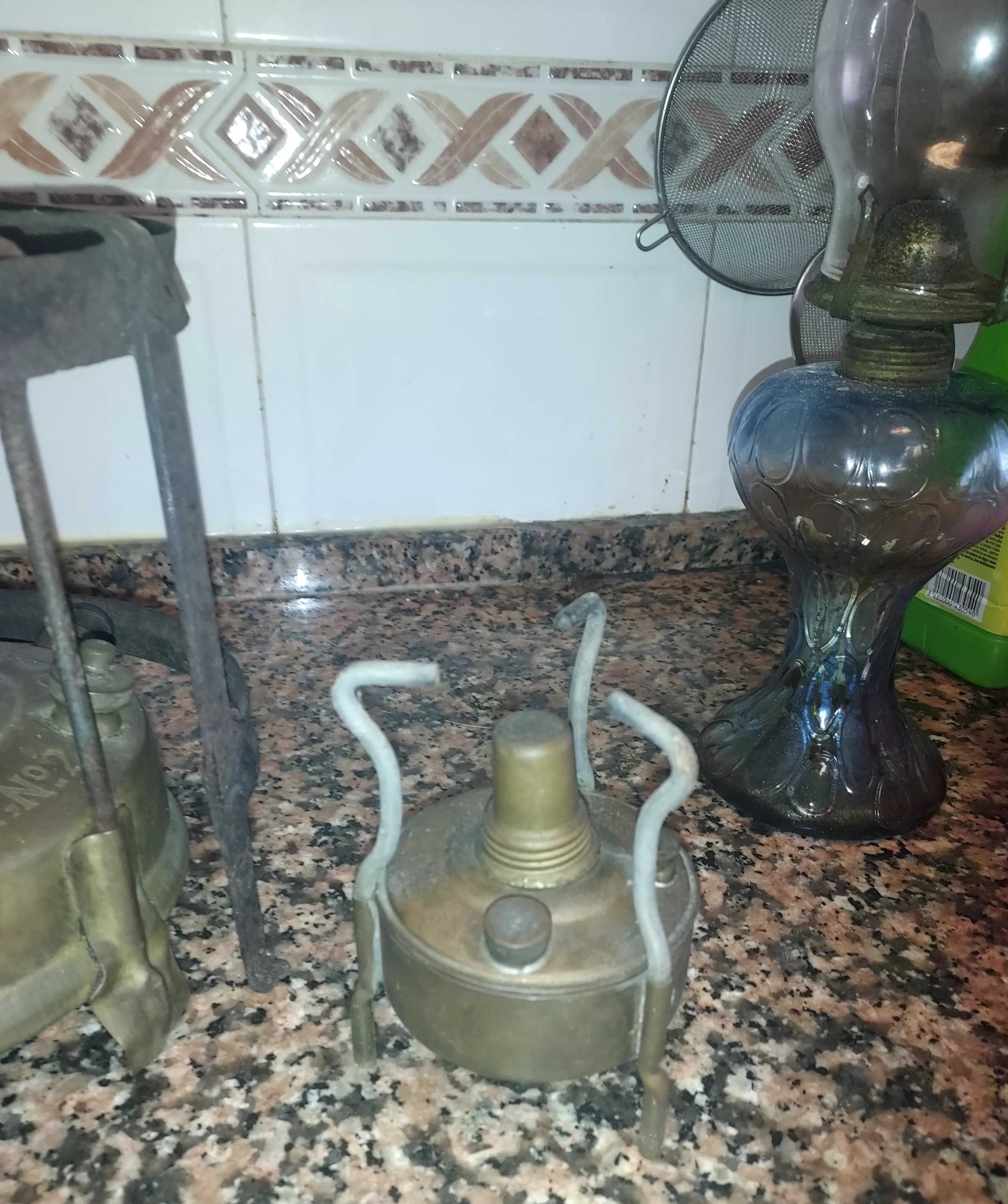 Candeeiro,  fogao e fogao lamparina pequeno, antigos a petróleo