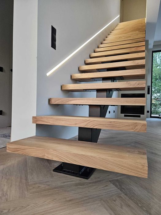 nowoczesne schody metalowe,schody na konstrukcji stalowej