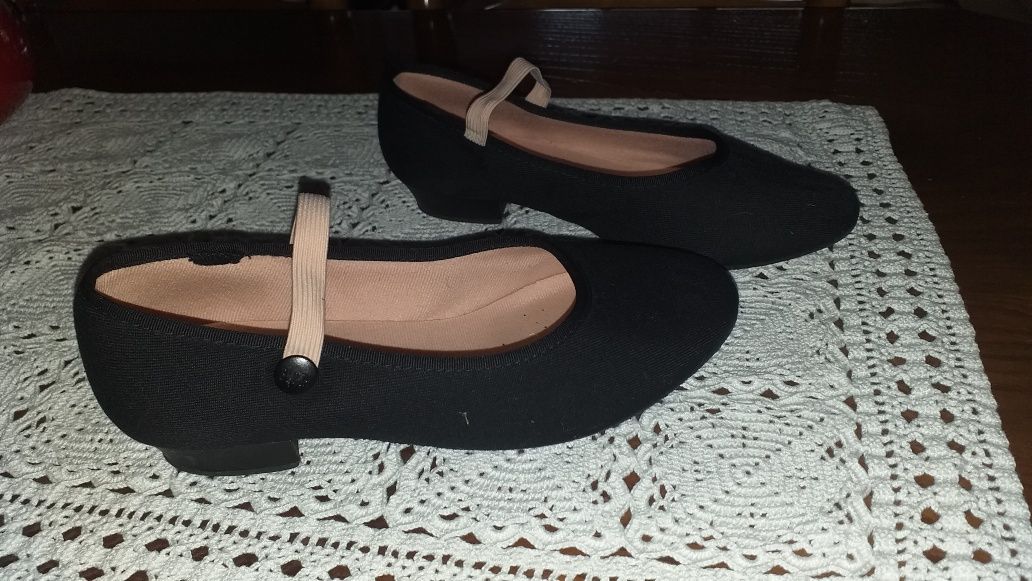 Sapatos de caráter ballet