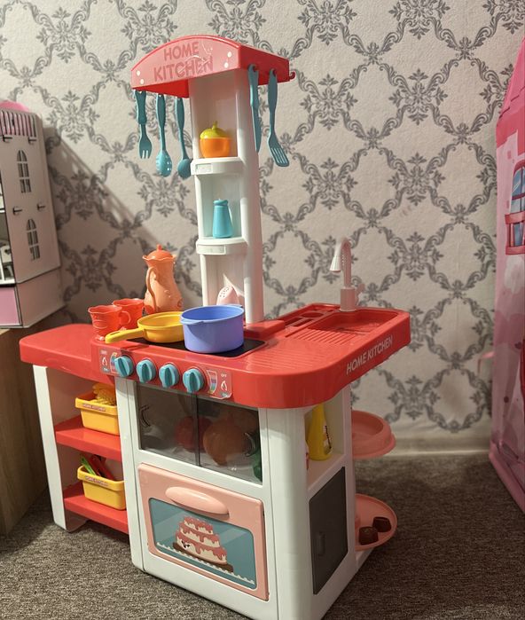 Дитяча іграшкова кухня з посудом