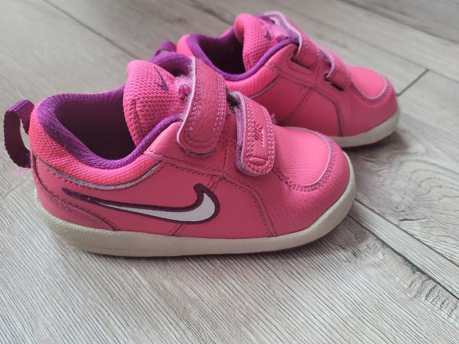 Adidasy Nike na rzepy rozm. 23,5