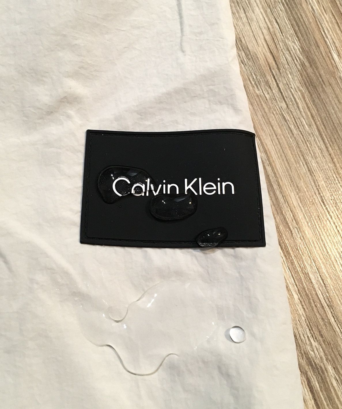 Wodoodporna kurtka Calvin Klein. Rozm M