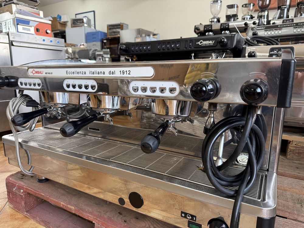 Maquina café industrial La cimbaly M27 três grupos