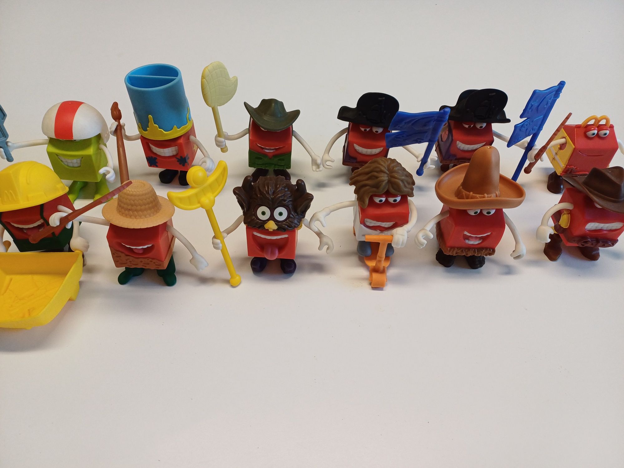 12 bonecos Happy Meal