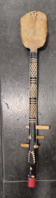 Instrumento musical de cordas original de África