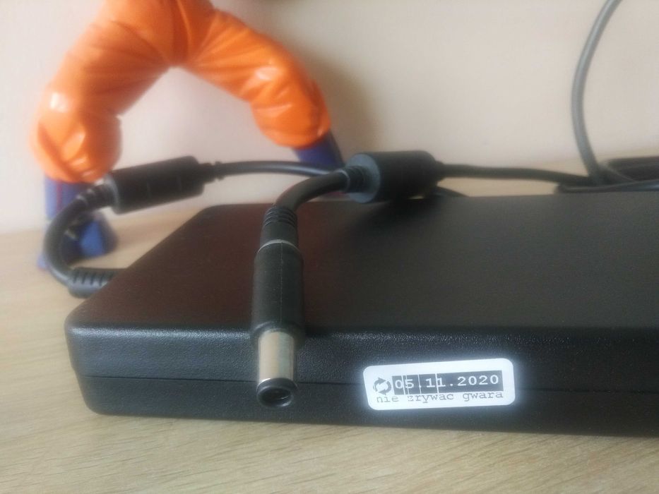 Zasilacz DELL 240W 19.5V-12.3A 100-240V~3.5A 50-60Hz GA240PE1-00laptop