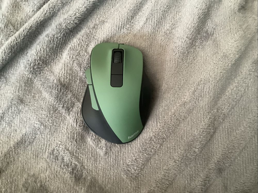 Myszka komputerowa bez przewodowa MW-500 recharge firmy „Hama”.