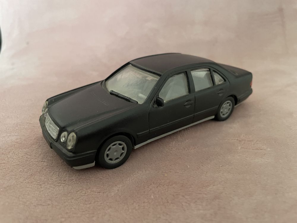 Mercedes w210 e klasa 1/43 mat