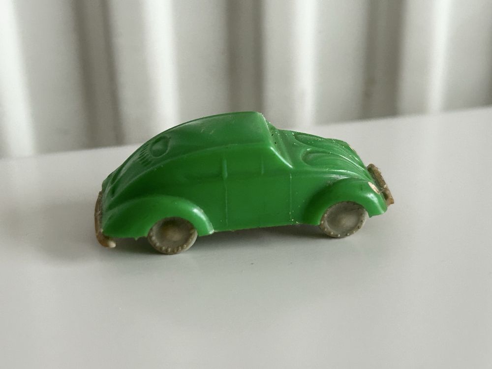 Volkswagen Garbus Beetle stara zabawka z kiosku Oval