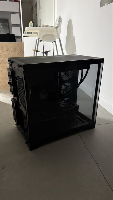 Komputer Ryzen 7 9800x3d Msi Rtx 5070 ti 16gb Gigabyte x870 32 gb ram