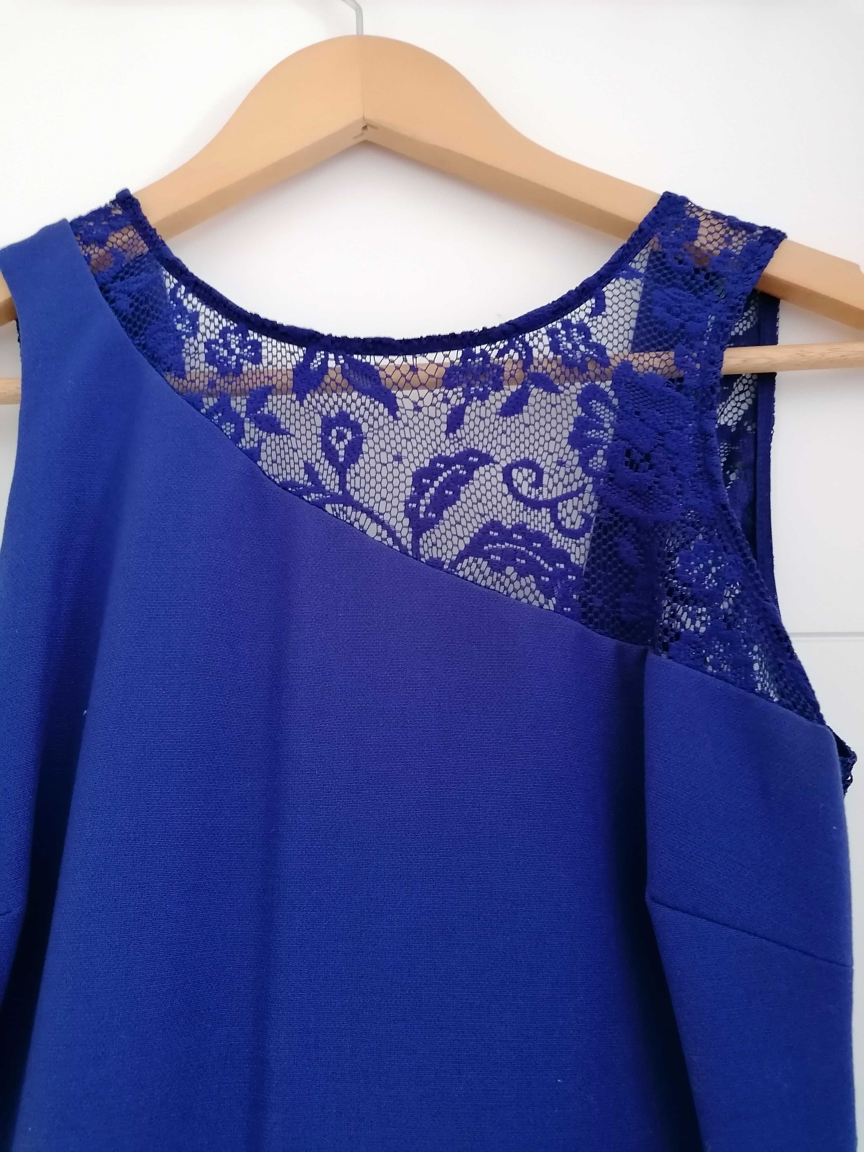 Vestido azul curto com "renda"