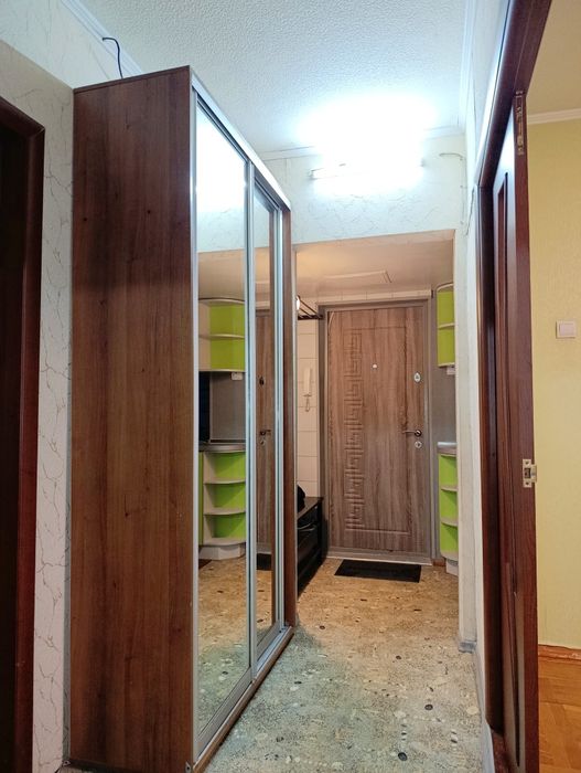 4 квартира, поруч Сильпо, правий берег.