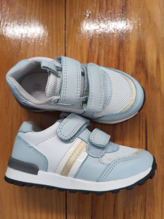 Sapatilhas bebé novas