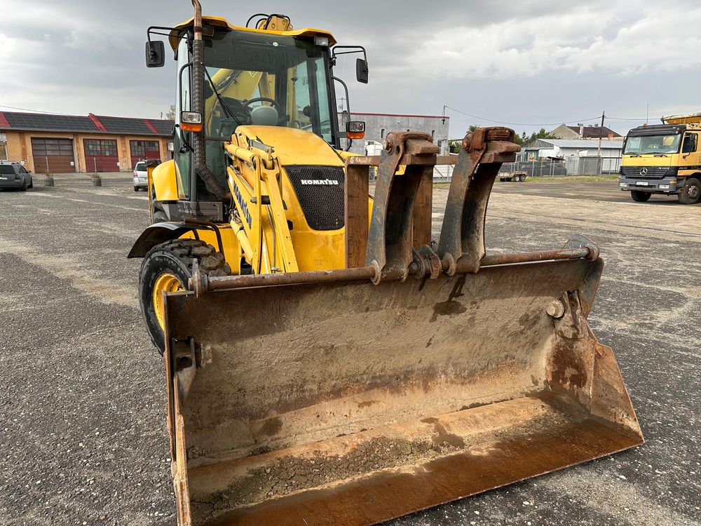 Koparko ladowarka komatsu wb93r-5
