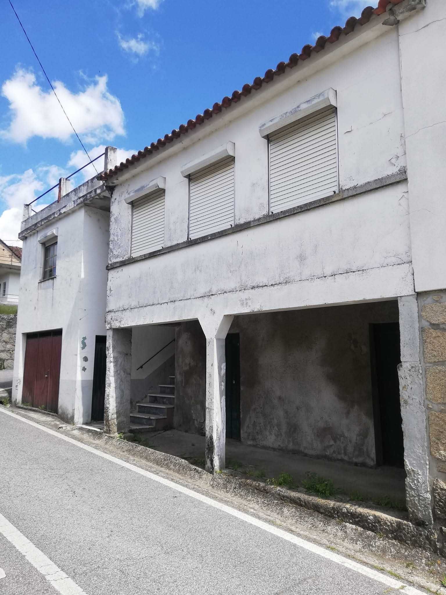 Vende-se moradia para remodelar