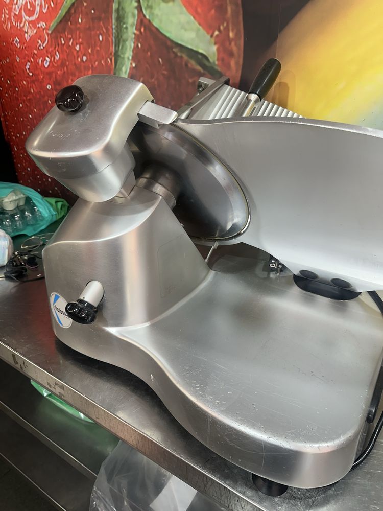 Vende se maquina de cortar presunto industrial,como nova