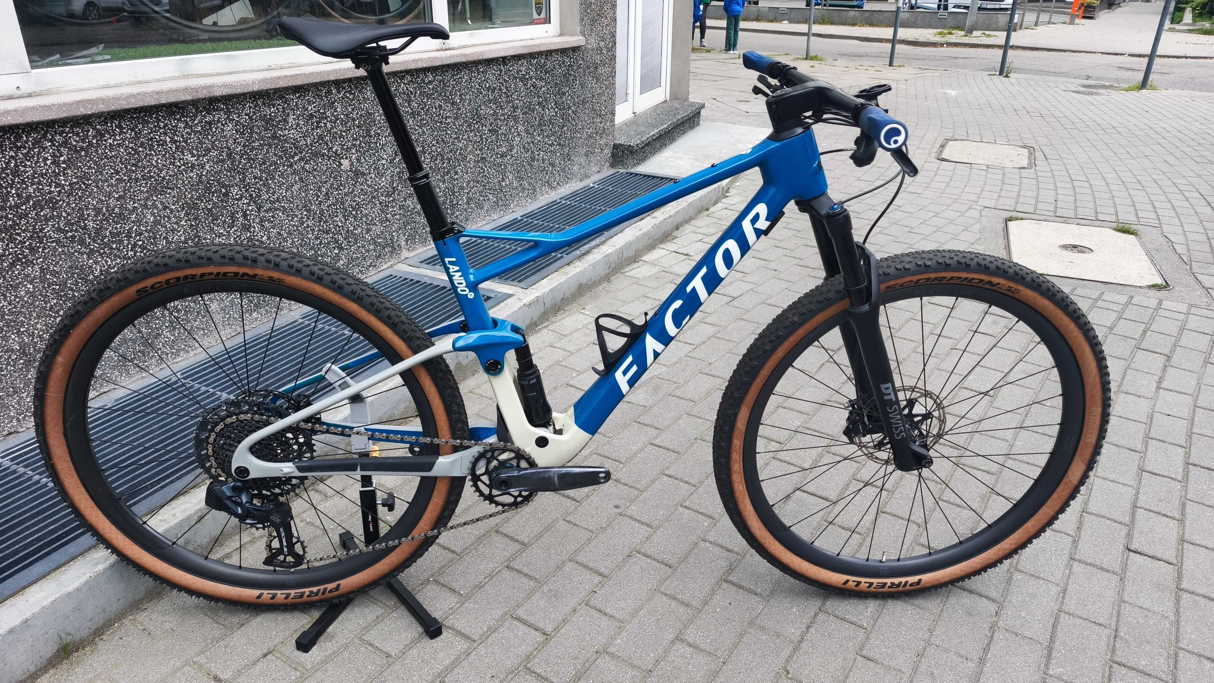 Rower Factor Lando XC Carbon AXS BlackInc DT Swiss CeramicSpeed L TOP!