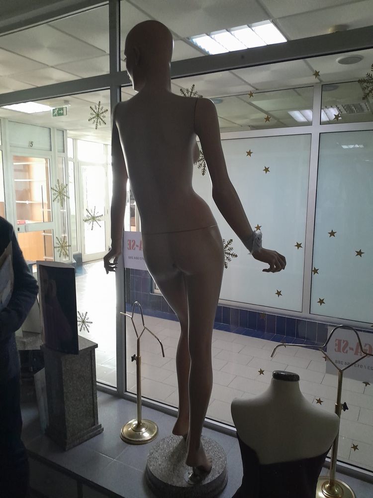 Manequins em otimo estado.