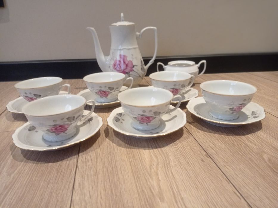Serwis kawowy, herbaciany. Porcelana sygnowana