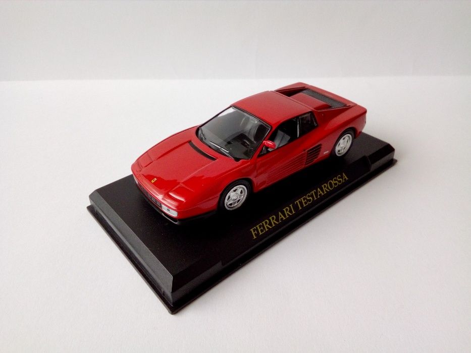 4 Miniaturas de Carros da Ferrari