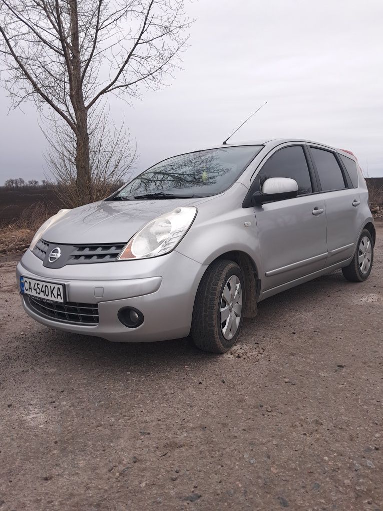 Продам Nissan Note  газ/бензин 1.6