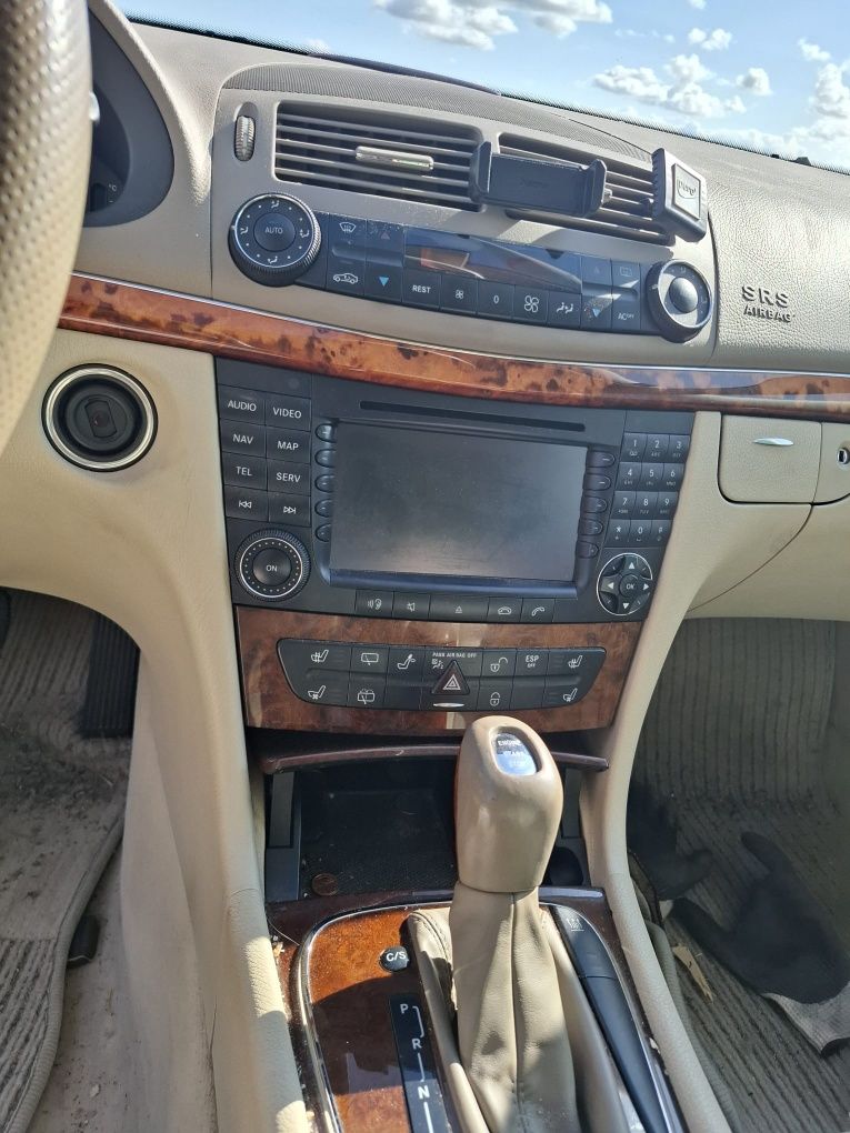 Mercedes w211 E500 5.0 V8 jasny środek