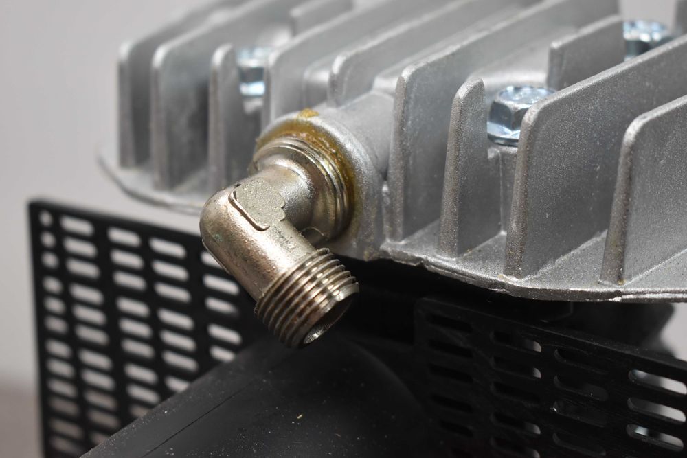 kompresor z silnikiem 1800w 260l/min