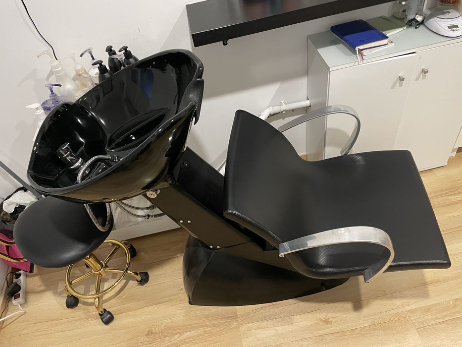 Myjka fryzjerska czarna , z weżem i baterią oraz rurą komplet