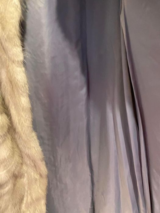 Naturalne futro z norek w kolorze szarym