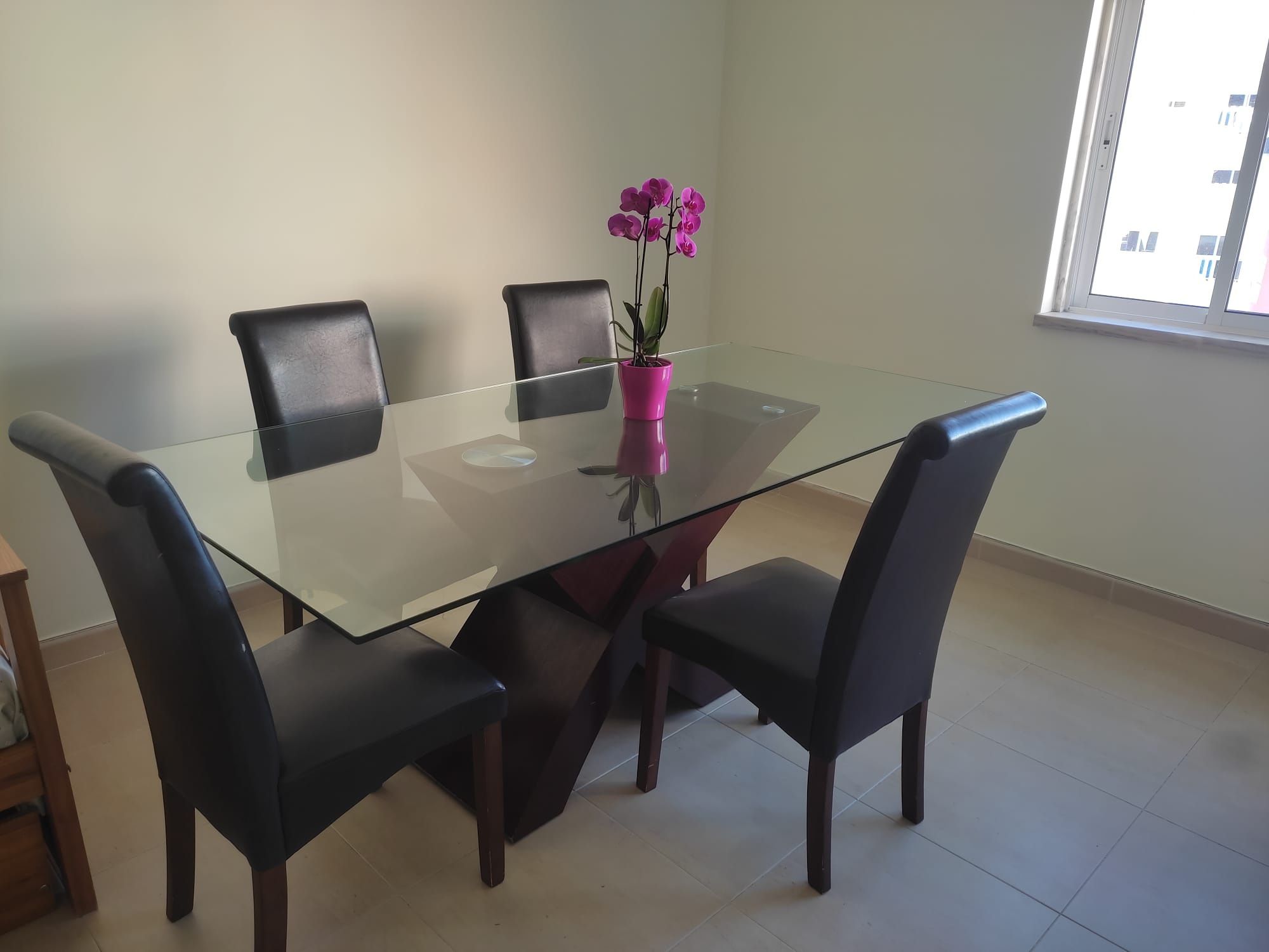 Vende-se mesa e 5 cadeiras