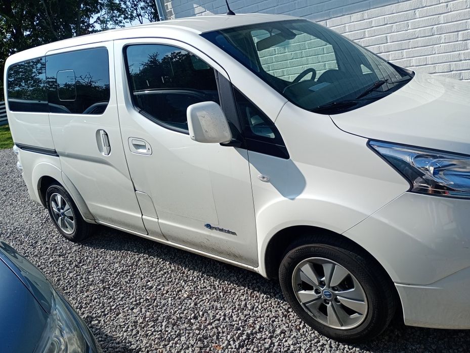 Nissan e nv200 40 kw 7 osób