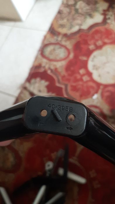 Универсальні ніжки для 32 "