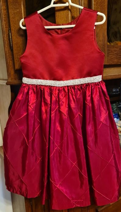 Dla dziewczynki piękna sukienka z USA na 110 cm