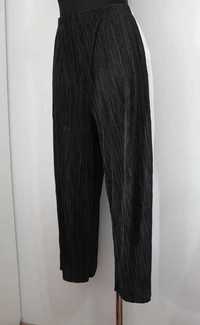 Plisowane spodnie firma Primark rozmiar z metki 44