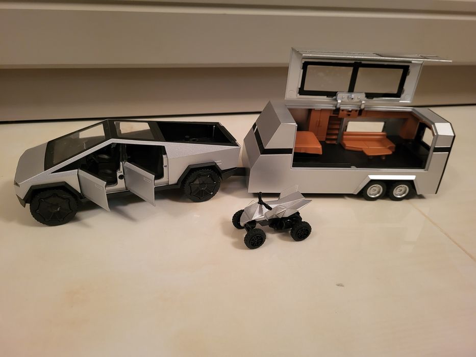Інерційна машинка  Тесла Кібертрак (Cybertruck)