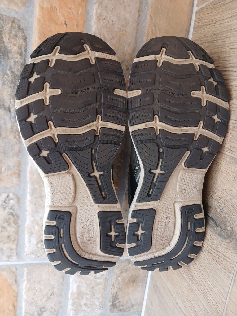 Кросівки Brooks р 43 на 42 ( 28,5 см) ц 1250 гр оргінал, нюанс