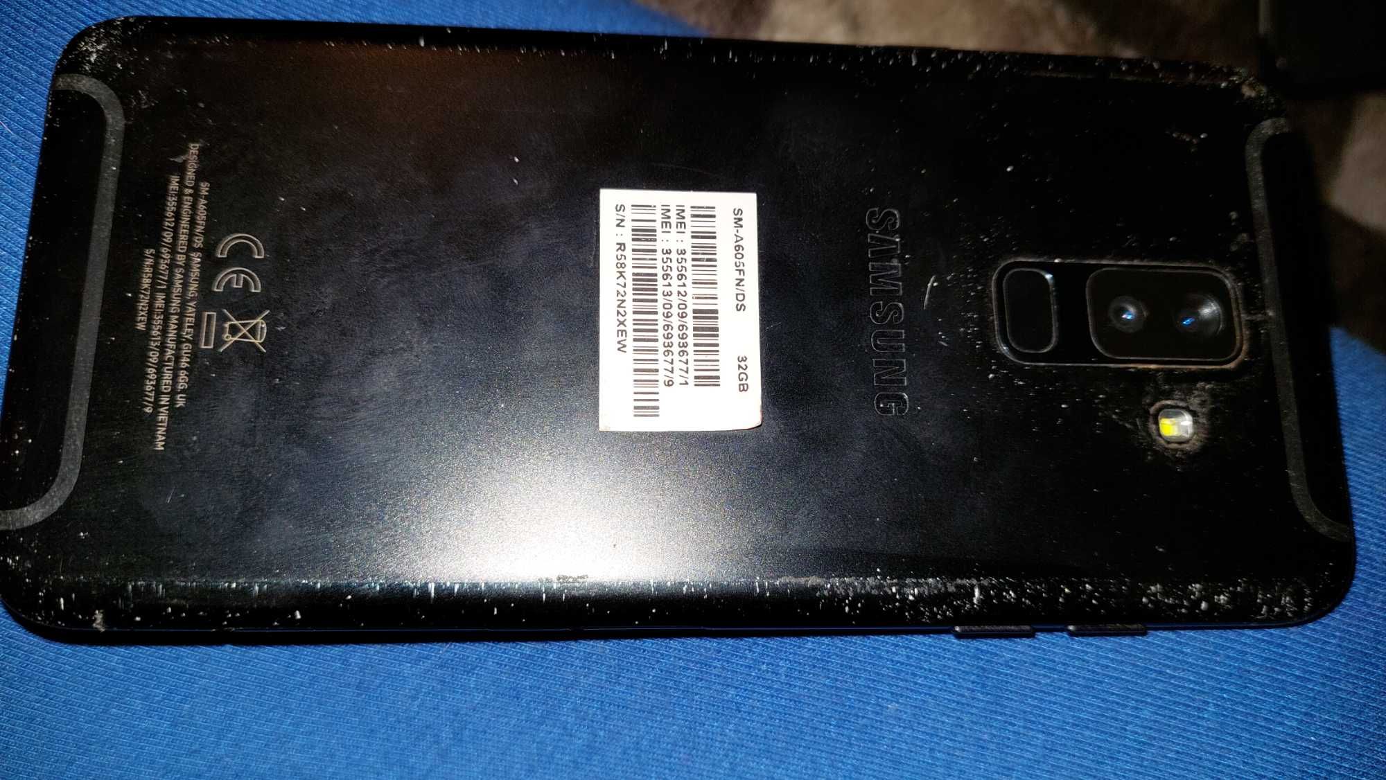 Samsung a6+ ze zintegrowanym etui