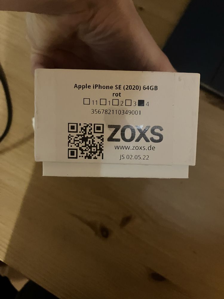 Pudelko iPhone SE 2020 red