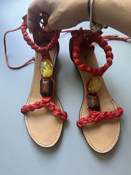 Sandały ozdobne kamienie 38