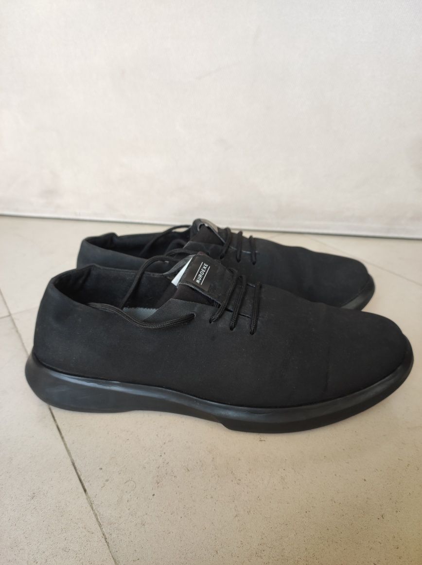 Sapatos pretos Muroexe
