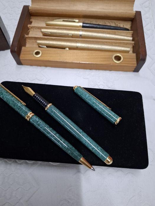 Conjunto de canetas antigas