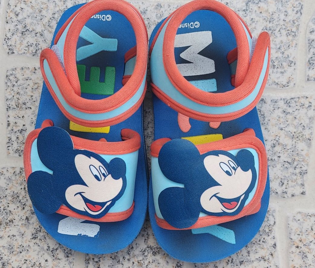 Sandálias Mickey tamanho 24