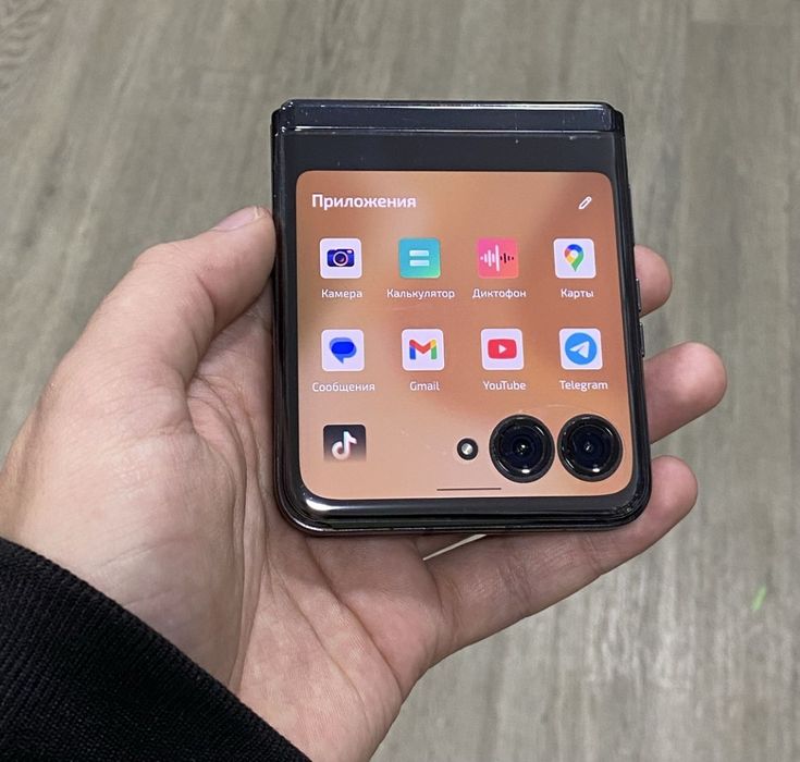 Motorola razr 2023 plus