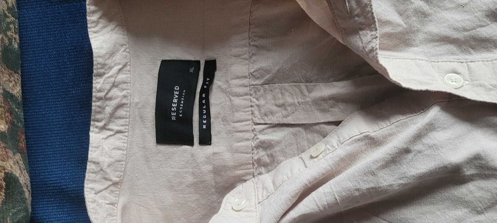 2-w-1 "Reserved" męskie koszule granatowym i beżowym zapięciem guziki