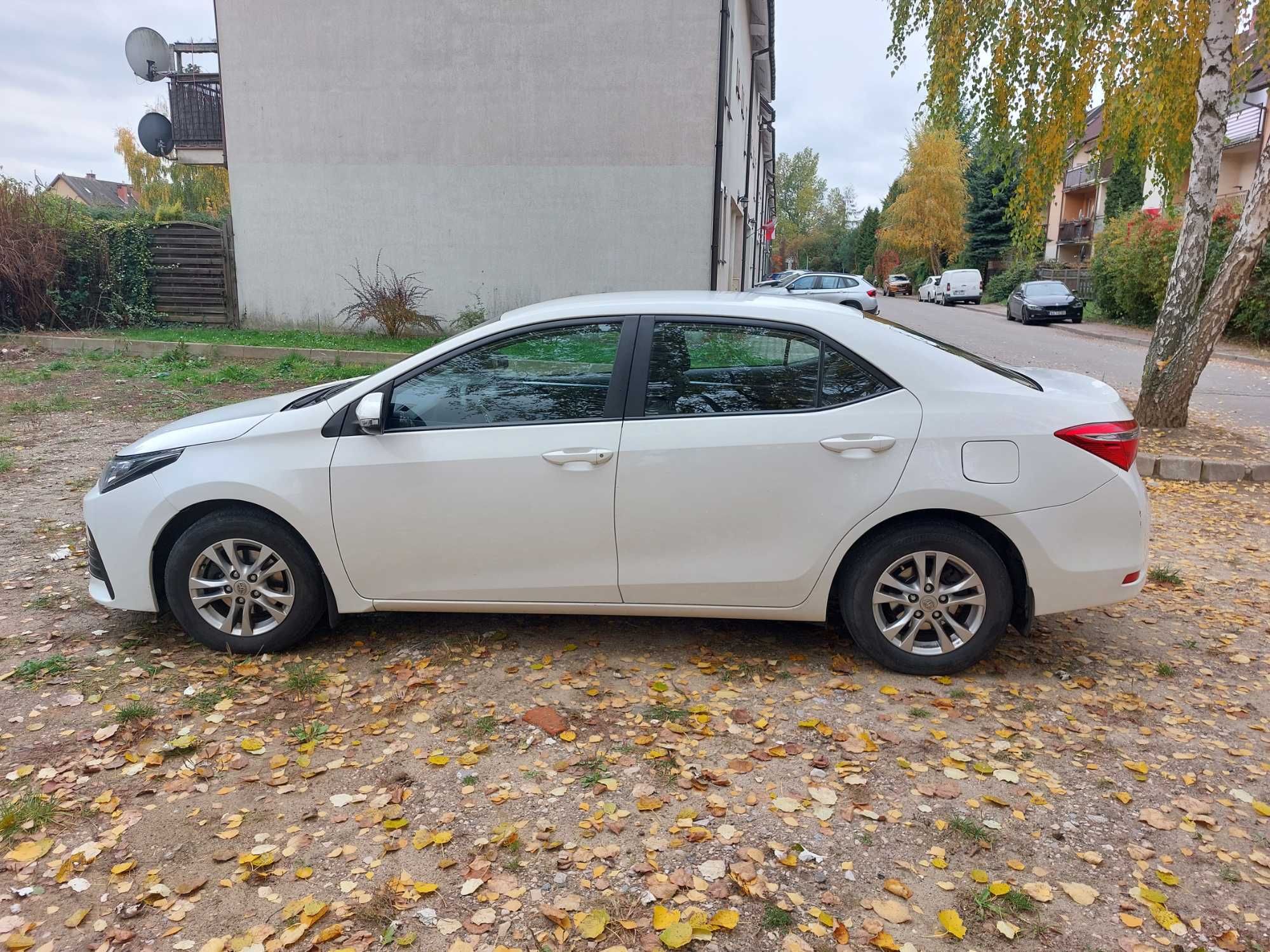 TOYOTA COROLA 2018г - 12500$