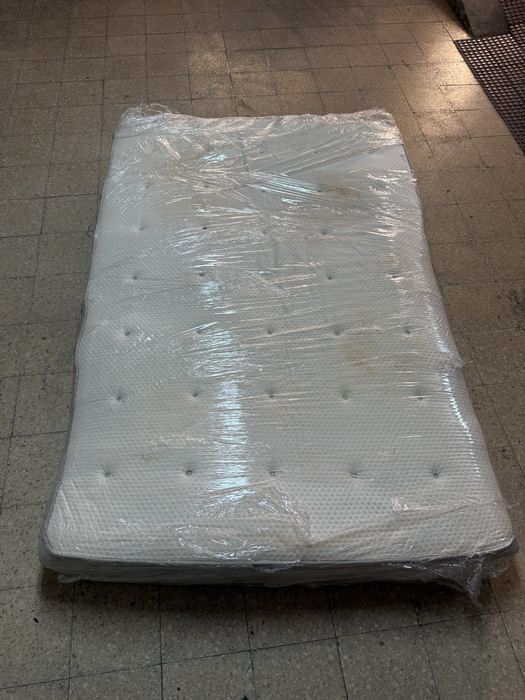 Vendo excelente colchão cama de casal