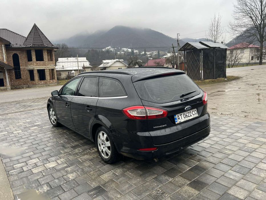 Форд мондео універсал 1.6 дизель 2013 року.