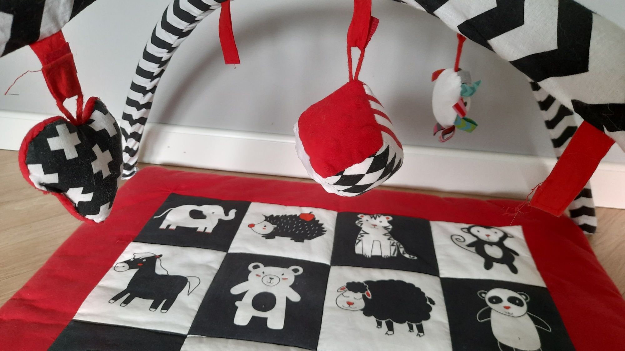 Mata kontrastowa dla noworodka, niemowlaka Baby Senses