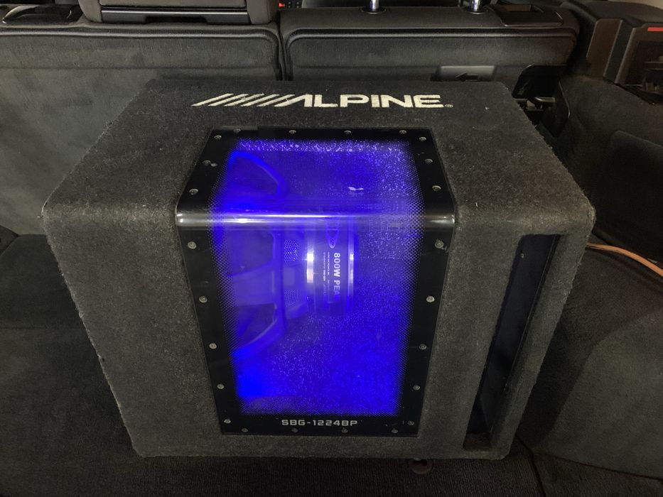 Сабвуфер alpine sbg-1244bp уселитель Swat 1100W в отличном состоянии!
