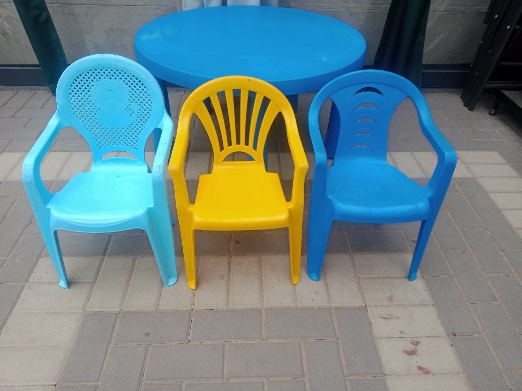 Stolik Ikea mamut mammut + 3 krzesełka stolik z krzesełkami